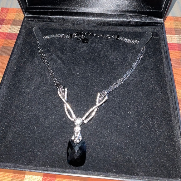 GIVENCHY LADIES ADJUSTABLE CHOCKER.  RHINESTONES AND A BLACK FACETED MAIN STONE. - Picture 1 of 6